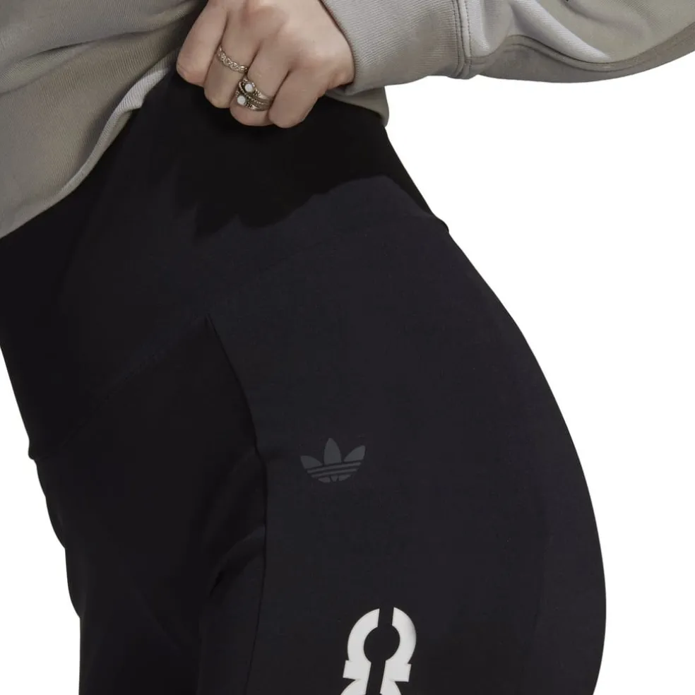 adidas Originals Slim Fit Fitness Shorts in Black