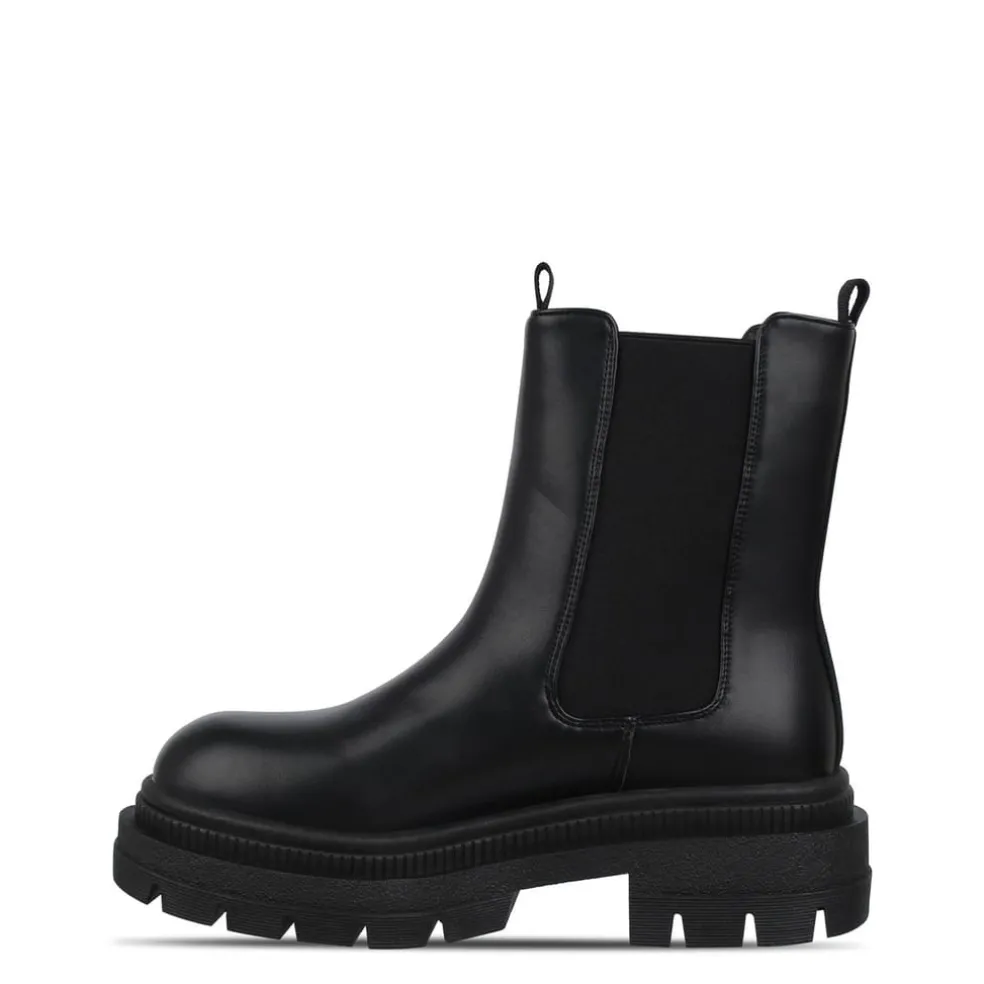 Be You Chunky Block Heel Chelsea Boots in Black