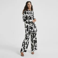 Be You Mono PrinT-Shirt in Black
