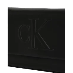 Calvin Klein Jeans Sculpted Flap Shoulder Pouch25 in Black