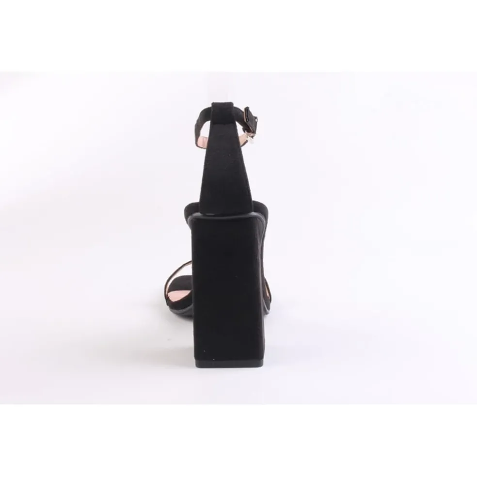 Chic Heel Strp Sndl in Black