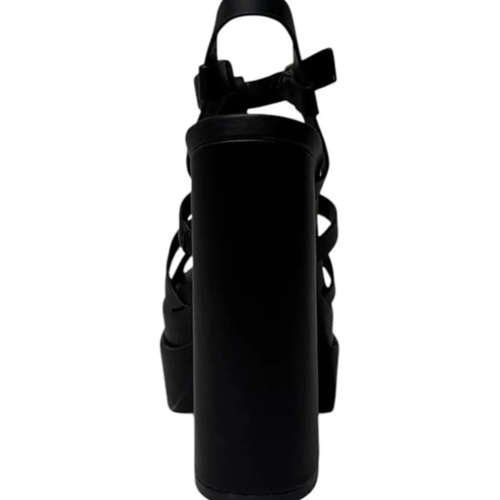 Chic Plfm Gldtr Sndl in Black