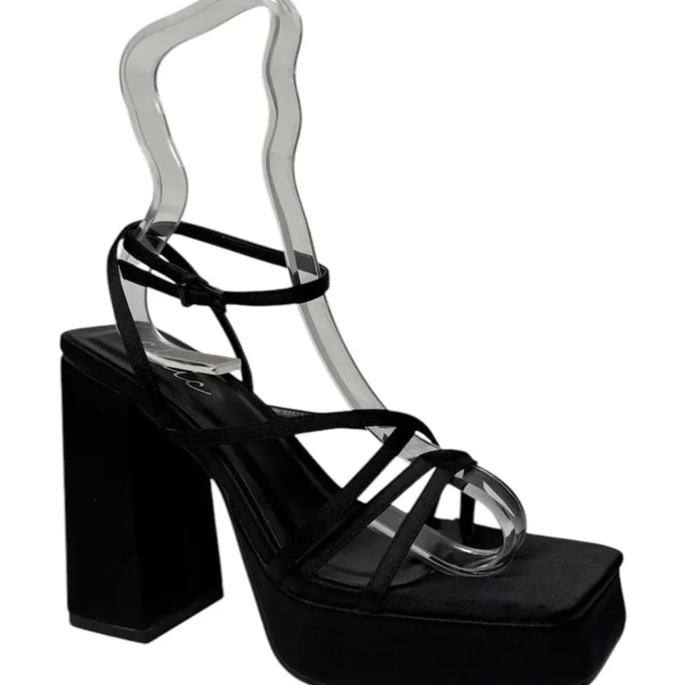 Chic Pltfm Strp Sndl in Black