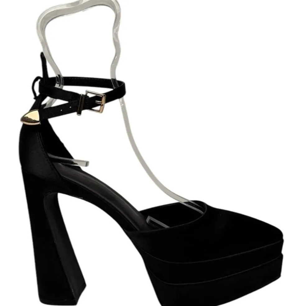 Chic Strp Pltfm Sndl in Black