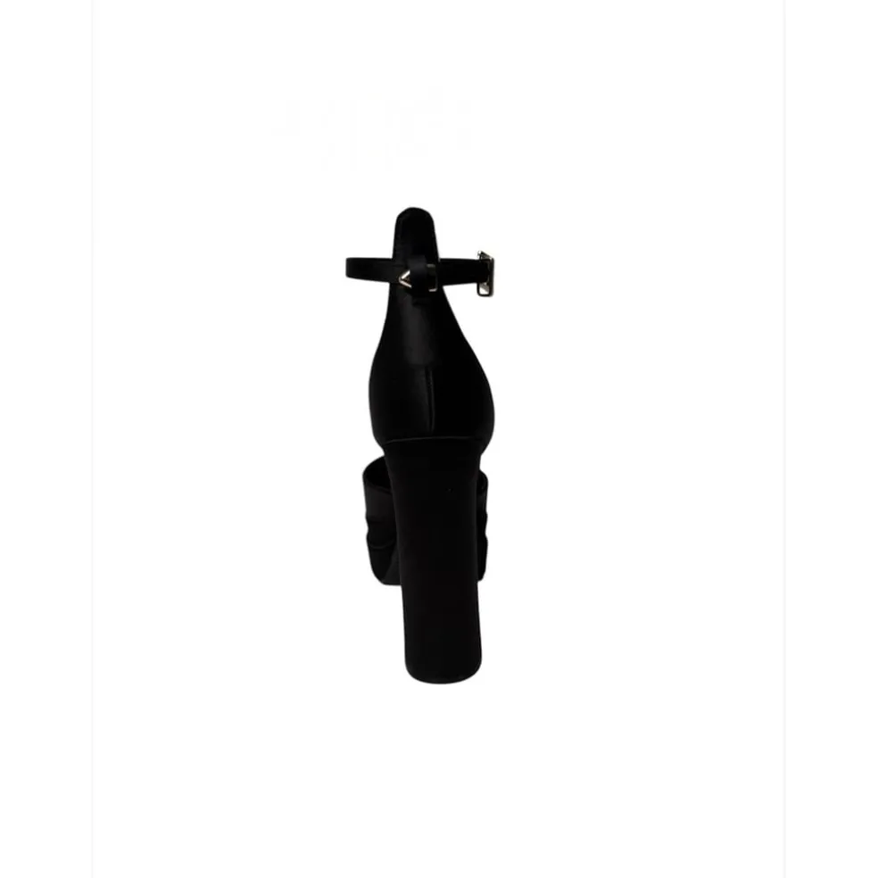Chic Strp Pltfm Sndl in Black