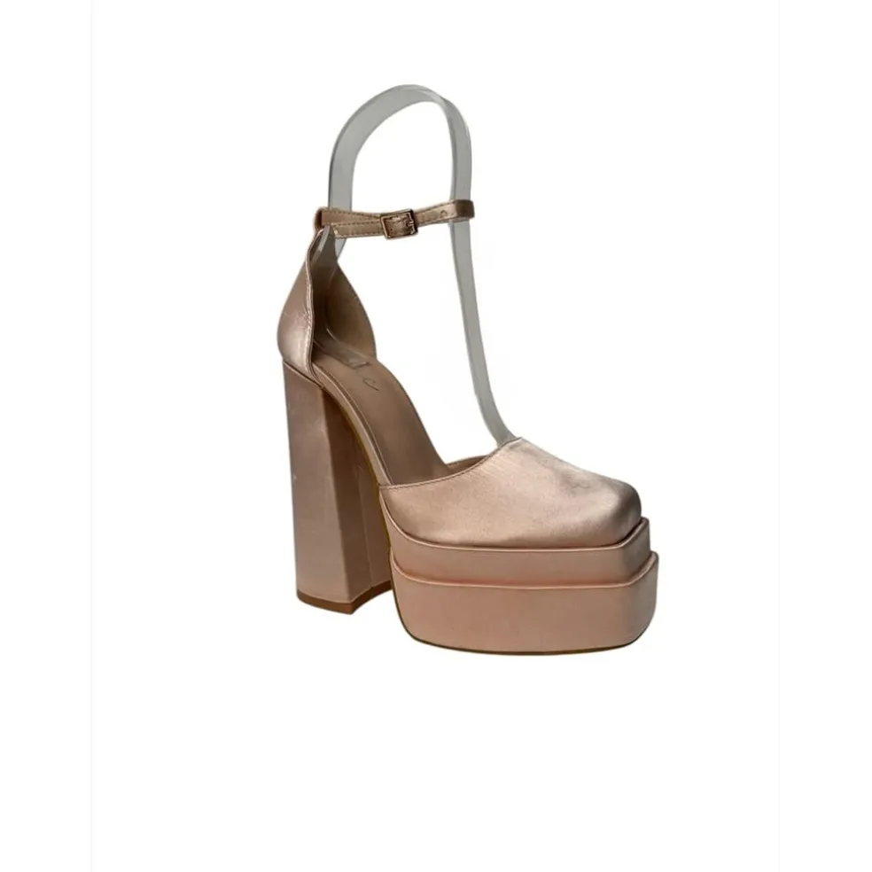Chic Strp Pltfm Sndl in Beige