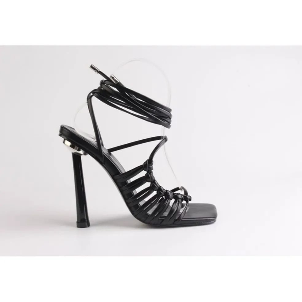 Chic Strp Tie Sndl in Black