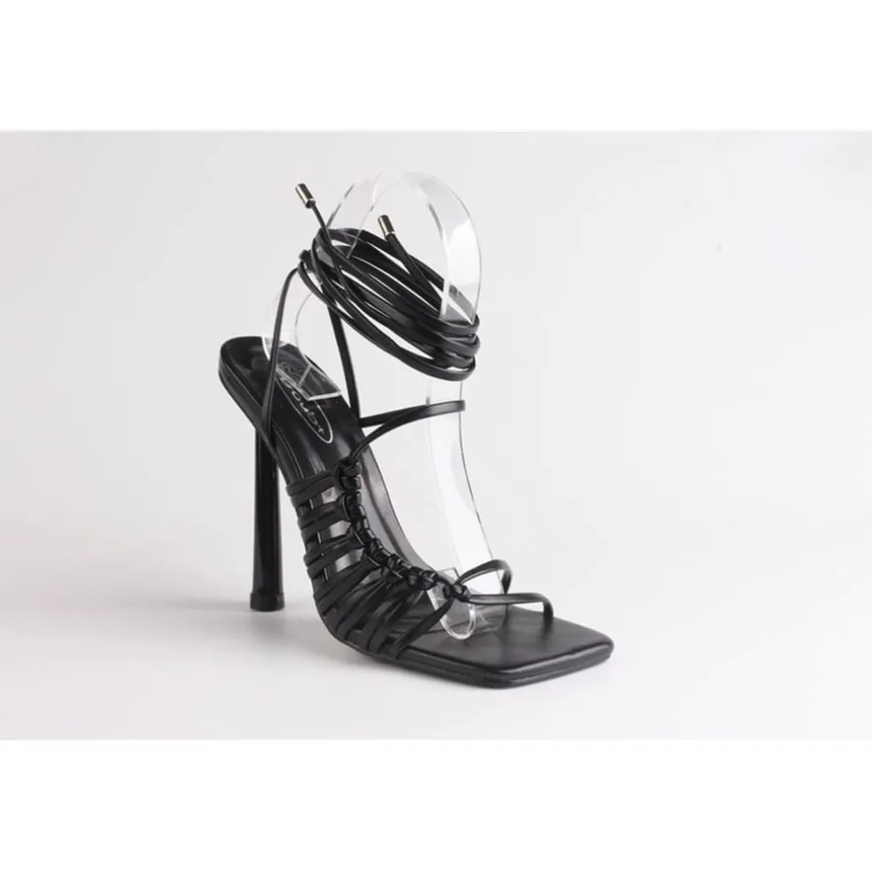 Chic Strp Tie Sndl in Black