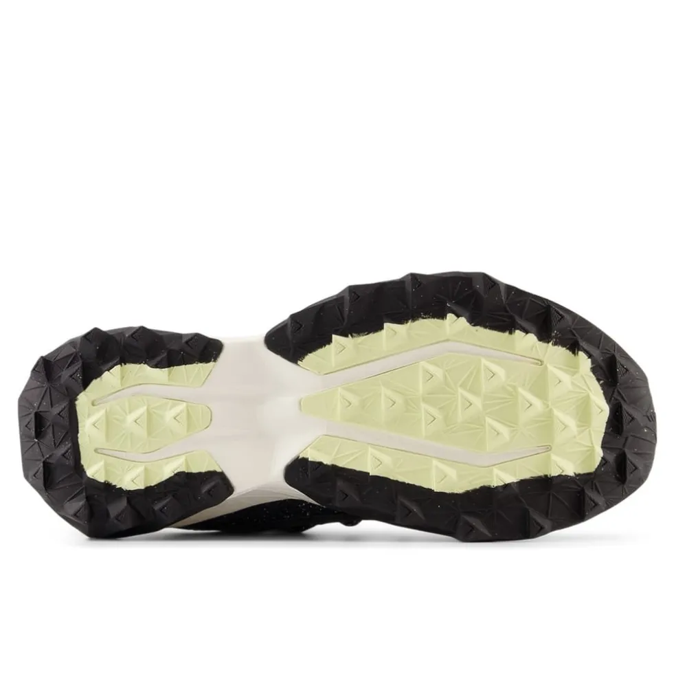New Balance Balance Tektrel in Black