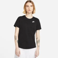 Nike Womens Sportswear Club T-Shirt in Black
