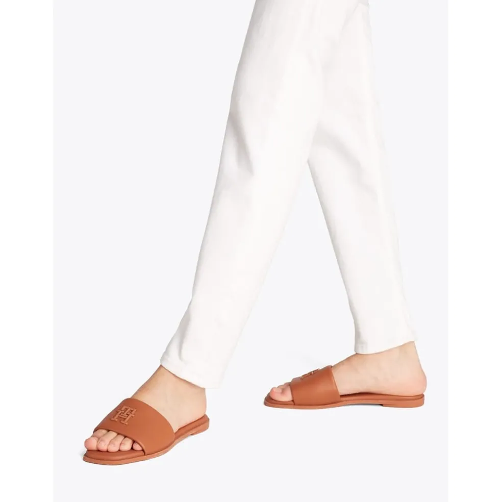 Tommy Hilfiger Th Logo Hardware Leather Mule in Brown