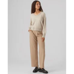 Vero Moda Crew Neck Relaxed Fit Long Sleeve Sweater in Cream