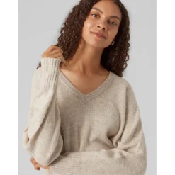 Vero Moda Crew Neck Relaxed Fit Long Sleeve Sweater in Cream