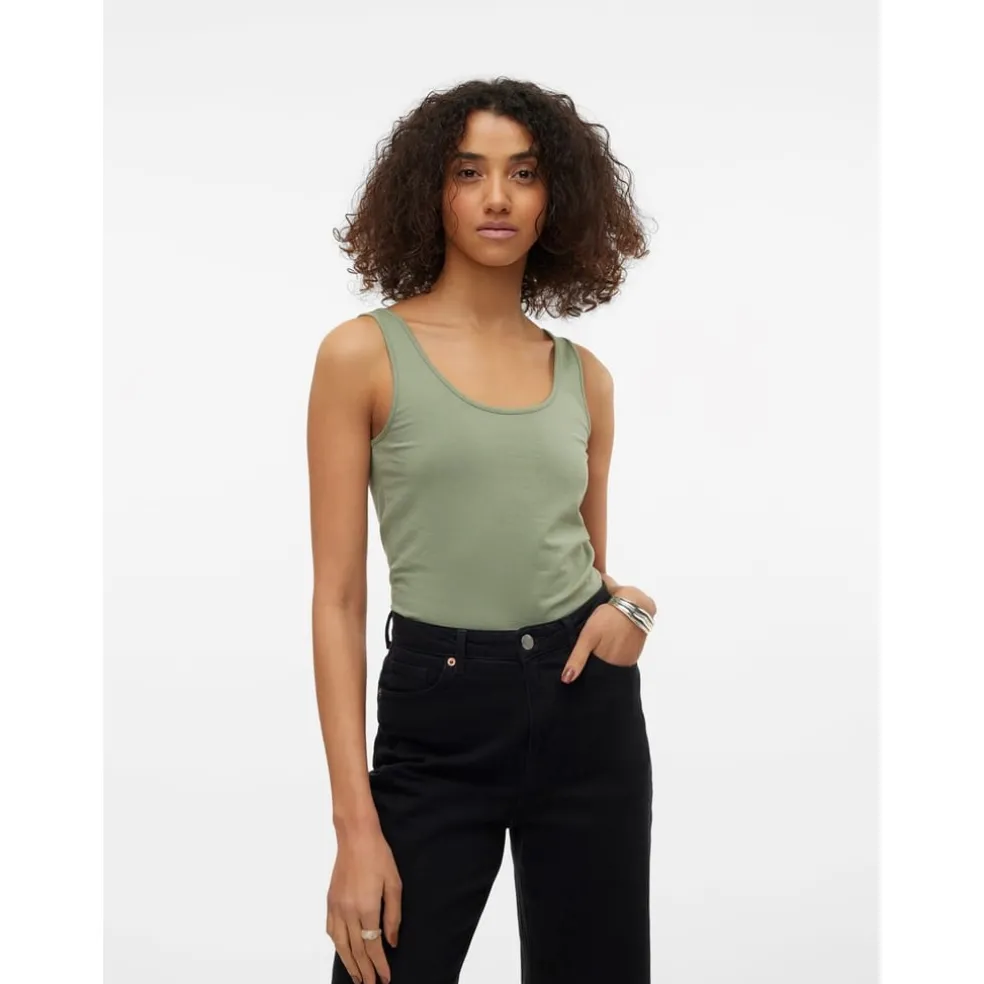 Vero Moda Scoop Neck Slim Fit Tank Top in Green