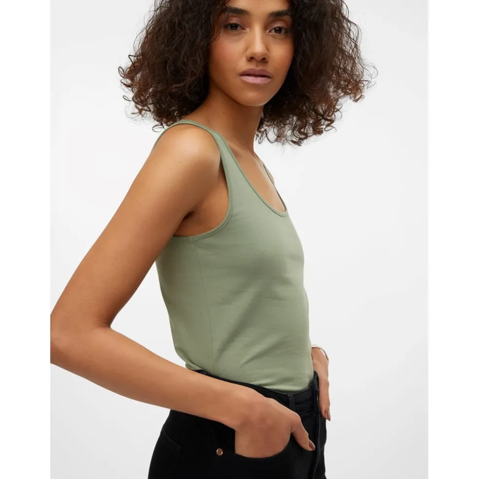 Vero Moda Scoop Neck Slim Fit Tank Top in Green