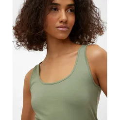Vero Moda Scoop Neck Slim Fit Tank Top in Green