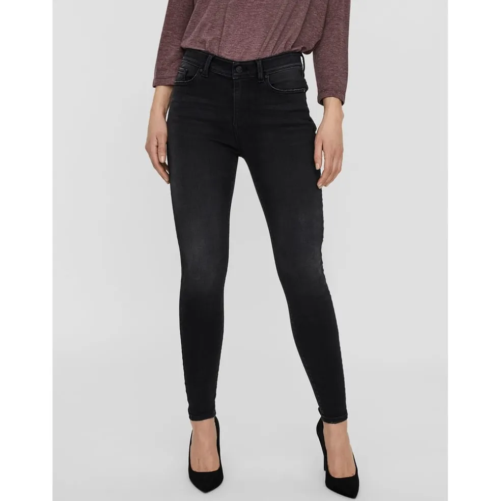 Vero Moda Skinny Fit Jeans in Black