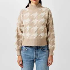 Vero Moda Turtleneck Regular Fit Sweater in Beige